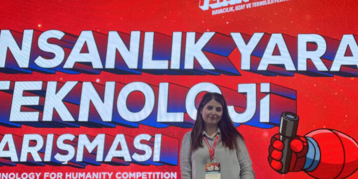 Örebrostudenten Meryem Berat Kahramanoglu deltog nyligen i en internationell innovationstävling och slutade på plats 16 av totalt 90 000 bidrag. Hon har utvecklat en belysningsrobot som kan användas vid naturkatastrofer. Privat