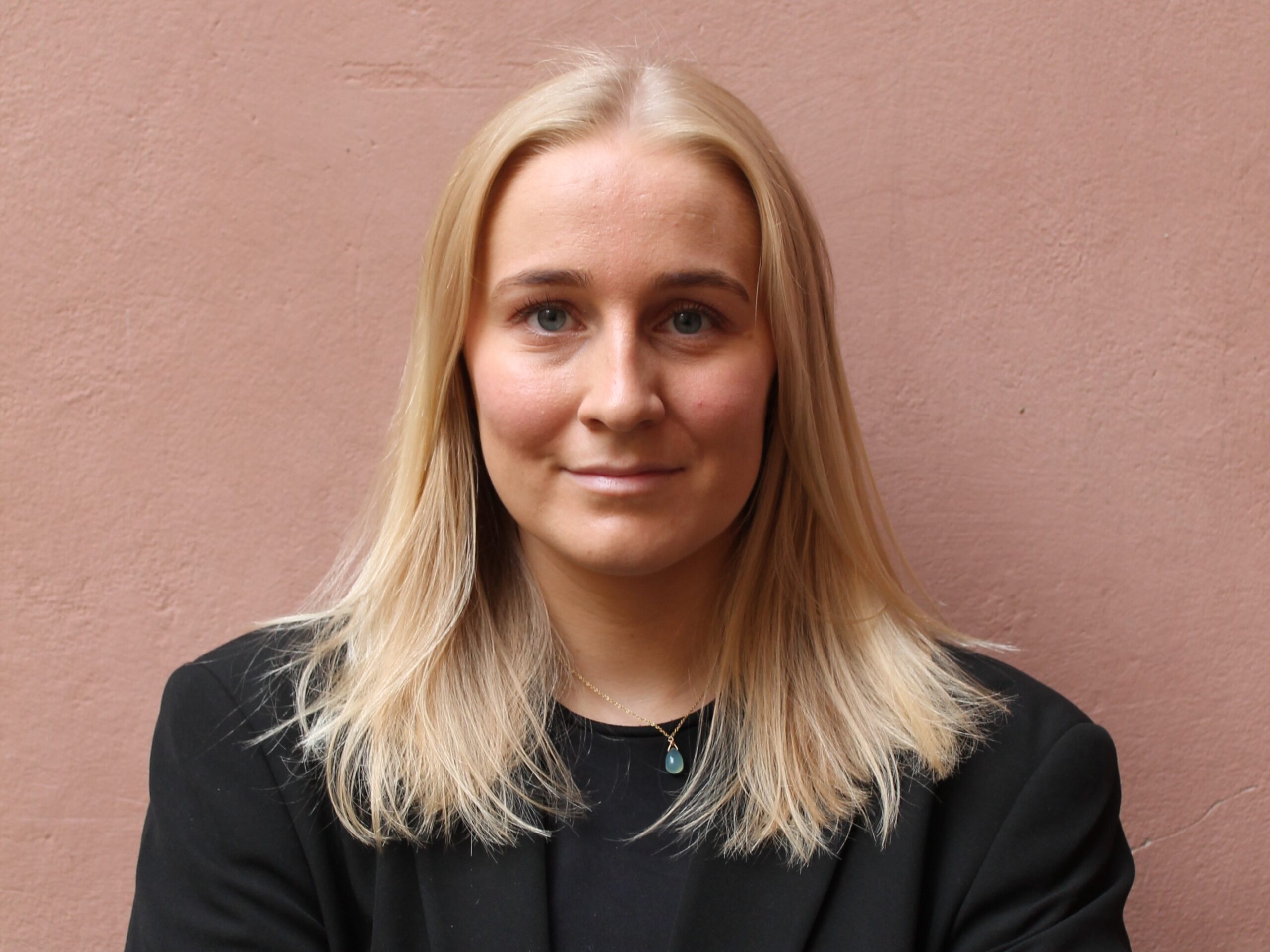 Jenny Arpe tilldelas examenspris civilingenjörsutbildning till Christopher Polhems minne för en ny metod att fastställa tidpunkten för dödens inträde för kroppar som legat en längre tid. Foto: Privat/Sveriges Ingenjörer