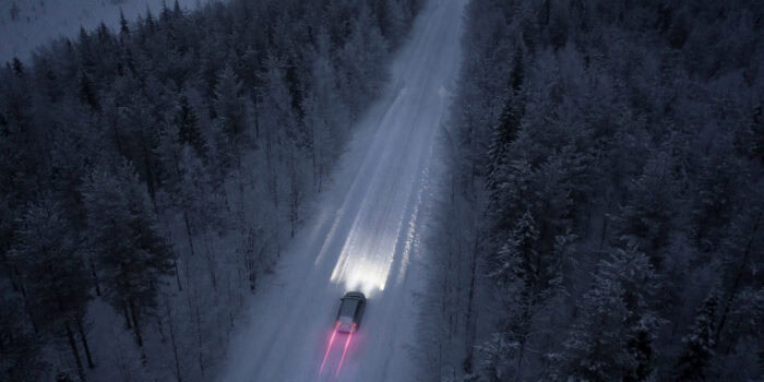 Oroande trend bland svenska bilförare: Att vi litar blint på bilens automatik och därmed tappar koll på hur ljusen faktiskt fungerar. Det kan ge sämre sikt och öka olycksrisken.