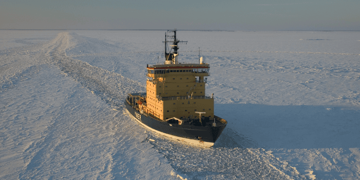 Staten bör ta fullt ekonomiskt ansvar för statlig isbrytning. Det föreslår