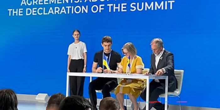 Underskrift Ukraina uppdrag