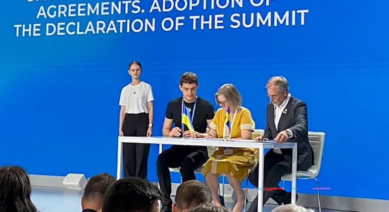 Underskrift Ukraina uppdrag