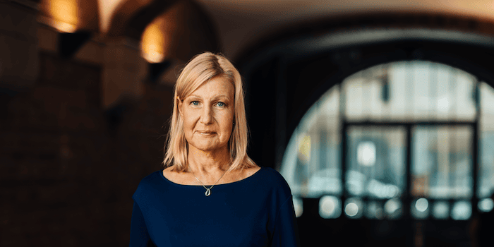 Madeleine Raukas 700x350pxl SOS Alarm