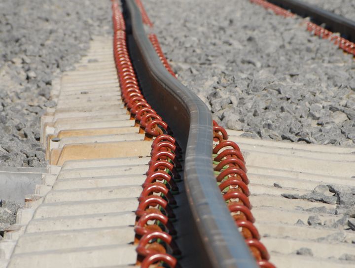 Ett järnvägsspår som drabbats av en solkurva. Foto: Trafikverket