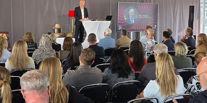 Landshövding Sten Tolgfors talade vid invigningen av Frihamnsdagarna. Foto: Anders Rudäng
