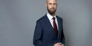Porträttbild på minister för civilt försvar Carl-Oskar Bohlin