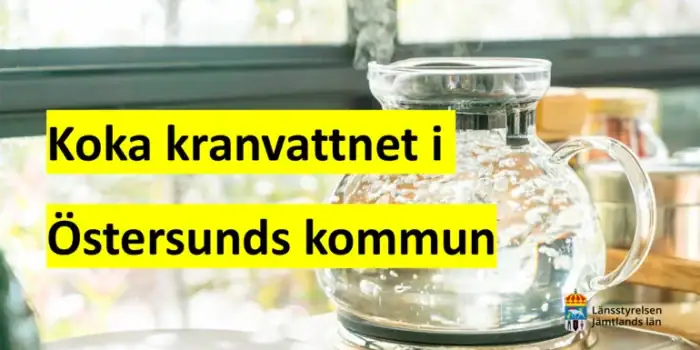 Bild av en glaskanna med kokande vatten