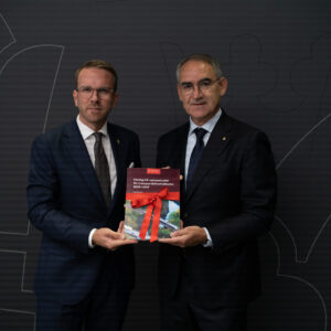 Andreas Carlsson bostads och infrastrukturminister, Roberto Maiorana generaldirektör Trafikverket, nationell plan för transportinfrastrukturen 2026-2037. Foto: Andreas Gärdnert